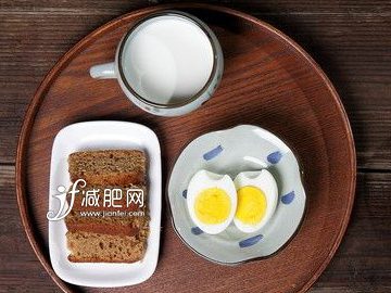  适合减肥吃的早餐 牛奶鸡蛋