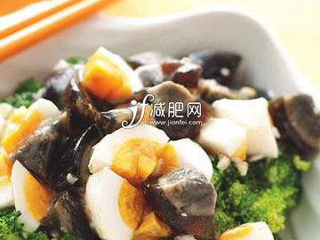 西兰花怎么吃减肥西兰花皮蛋汤