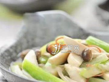 蒜子丝瓜炒鸡肉 蒜子丝瓜炒鸡肉