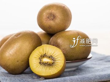 奇异果含有大量的维生素C与纤维素