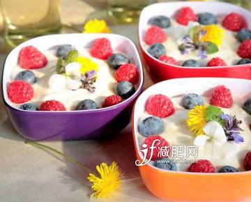 低热量的浆果提供健康剂量的维生素C