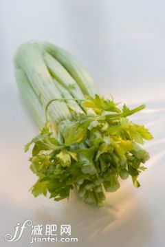 饮食,室内,绿色,芹菜,串_sb10064998ct-001_Bunch of celery, close-up_创意图片_Getty Images China