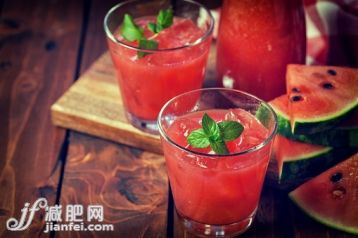 寒冷,饮食,饮料,含酒精饮料,果汁_483748240_Cold Watermelon Smoothie_创意图片_Getty Images China