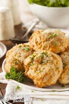 小麦,开胃品,烘焙,篮子,饼干_gic13496333_Homemade Cheddar Cheese Biscuits_创意图片_Getty Images China