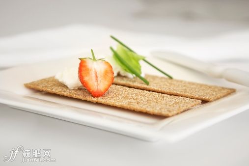 饮食,食品,室内,盘子,面包_478791939_Diet crisp bread with low fat cottage cheese_创意图片_Getty Images China 饮食,食品,室内,盘子,面包_478791939_Diet crisp bread with low fat cottage cheese_创意图片_Getty Images China