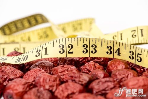 卷尺,测量,瘦身,食品,营养品_aac11575b_红枣和卷尺_创意图片_Getty Images China 卷尺,测量,瘦身,食品,营养品_aac11575b_红枣和卷尺_创意图片_Getty Images China