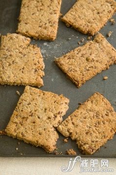 饮食,食品,曲奇,褐色,香料_560190059_Spicy crackers_创意图片_Getty Images China