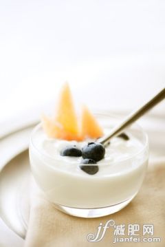 哈密瓜,碗,食品,水果,无人_gic13492922_Greek Yogurt Blueberries & Cantaloupe_创意图片_Getty Images China
