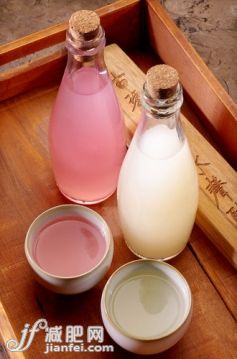 中国米酒,含酒精饮料,开胃酒,甜酒,中国食品_7ec0f9f10_米酒_创意图片_Getty Images China