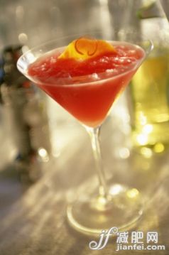 饮料,含酒精饮料,饮食,室内,伏特加_86062081_Frozen strawberry margarita_创意图片_Getty Images China