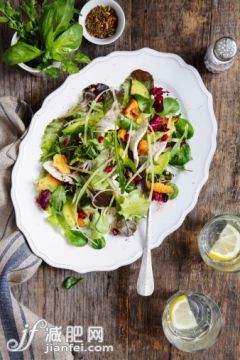 饮食,饮料,食品,银餐具,餐具_472128043_Turkey and avocado salad with cranberry dressing_创意图片_Getty Images China