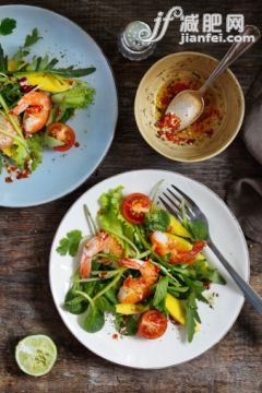 饮食,饮料,食品,银餐具,餐具_472128541_Prawn and green mango salad_创意图片_Getty Images China