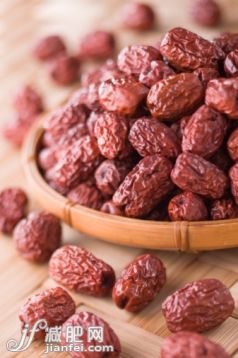 饮食,影棚拍摄,篮子,红色,水果_100372403_Daechu_创意图片_Getty Images China