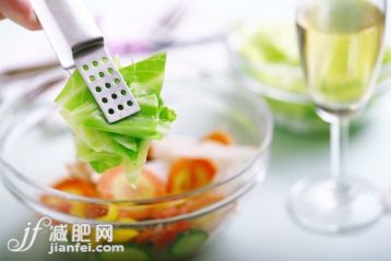 蔬菜,瘦身,素食,凉拌卷心菜,健康食物_9d4be921d_拌蔬菜沙拉_创意图片_Getty Images China