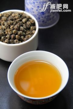 饮食,容器,影棚拍摄,热饮,茶叶_498162667_Oolong tea_创意图片_Getty Images China
