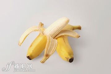 香蕉,食品,水果,外壳,无人_gic10344003_Peeled banana on white background_创意图片_Getty Images China