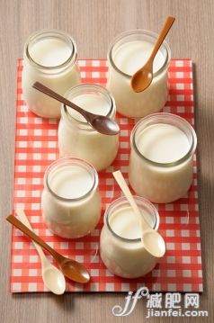 桌子,广口瓶,奶制品,室内,桌布_559482537_yogurt_创意图片_Getty Images China