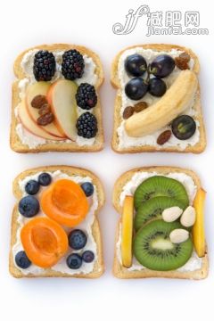 水果,健康生活方式,素食,瘦身,摄影_506706191_toast with mixed fruits on a white background_创意图片_Getty Images China