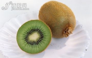 饮食,健康食物,摄影,食品,切片食物_200445139-001_Kiwifruit, whole and cross section, close-up_创意图片_Getty Images China
