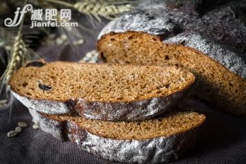 饮食,食品,桌布,面包店,褐色_567585783_Rye bread_创意图片_Getty Images China