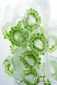 食品,蔬菜,苦瓜,冰块,有机食品_c01568f95_苦瓜_创意图片_Getty Images China 食品,蔬菜,苦瓜,冰块,有机食品_c01568f95_苦瓜_创意图片_Getty Images China