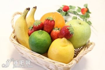 饮食,影棚拍摄,篮子,酸橙,苹果_498163963_Basket of fruit_创意图片_Getty Images China