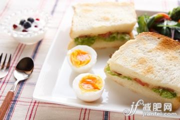 饮食,食品,桌子,室内,桌布_534389701_Sandwiches_创意图片_Getty Images China