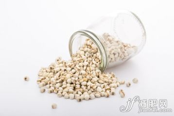 白色背景,材料,状态良好,干净,排列_gic13895588_罐子中的薏米_创意图片_Getty Images China