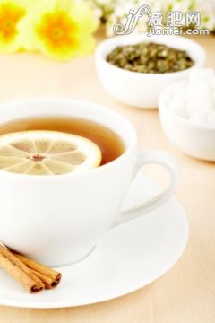 饮料,无酒精饮料,健康保健,饮食,影棚拍摄_109724849_Tea with lemon_创意图片_Getty Images China 饮料,无酒精饮料,健康保健,饮食,影棚拍摄_109724849_Tea with lemon_创意图片_Getty Images China