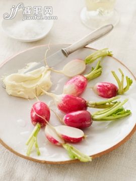 夏天,萝卜,开胃品,餐前小吃,摄影_563737213_Radishes with Butter and Salt_创意图片_Getty Images China