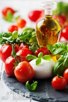 樱桃,开胃品,罗勒,奶酪,晚餐_gic13496563_Concept of italian food_创意图片_Getty Images China