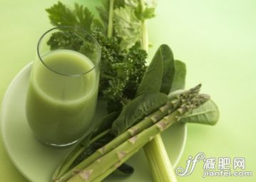影棚拍摄,盘子,杯,绿色,蔬菜_94120404_Green juice_创意图片_Getty Images China