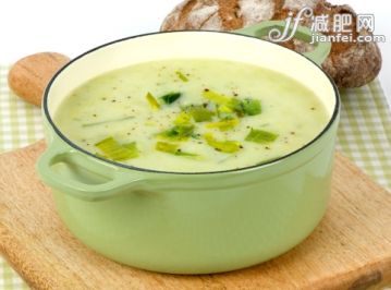 饮食,影棚拍摄,汤,绿色,韭_121809860_Leek and potato soup, close up_创意图片_Getty Images China