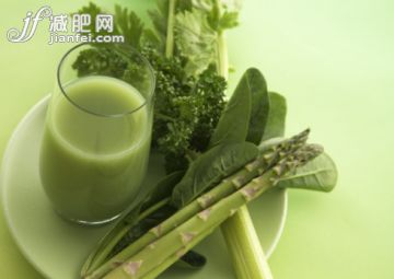 影棚拍摄,盘子,杯,绿色,蔬菜_94120404_Green juice_创意图片_Getty Images China