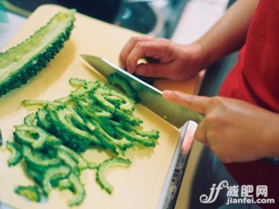 这样吃苦瓜能瘦成“排骨精”