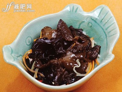 不能吃新鲜的黑木耳 不能吃新鲜的黑木耳