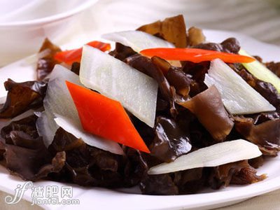 黑木耳宜放置冰箱冷藏室中存放 黑木耳宜放置冰箱冷藏室中存放