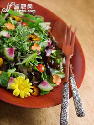 生萝卜蔬菜沙拉