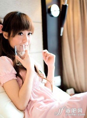 上肢侧身运动让你小腹明显变紧致