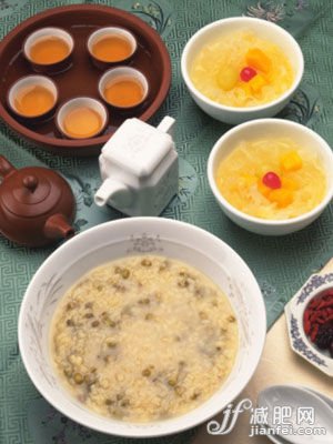 冰糖银耳核桃粥饭