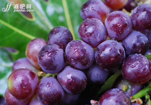 排毒“红与黑”吃出纤瘦身材