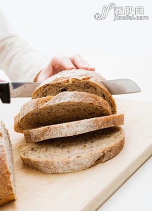 要吃消化速度慢的食物，控制食欲