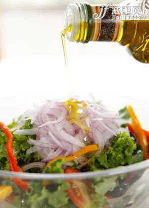 烹调要少油，尽量用清煮焯拌的方法