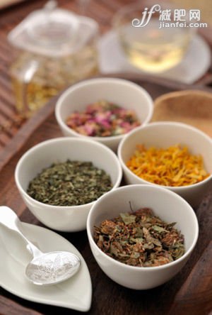 教你DIY荷叶山楂蜂蜜茶