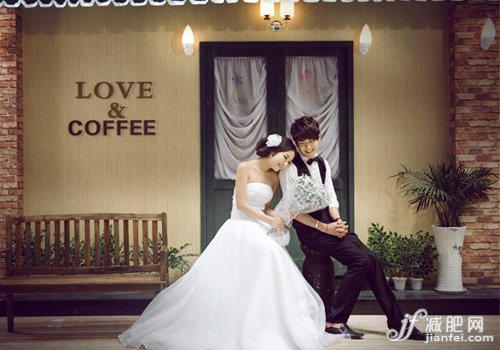 瑜伽球 OL放松身体新玩法