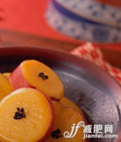 土豆片翻面再刷一层调料