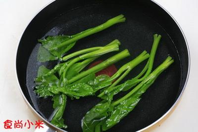 三文鱼芥蓝金针菇卷