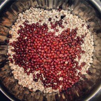 黑糖薏仁米红豆菊花减肥茶的做法图解2