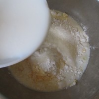  减肥又美味的营养粗粮早餐---水煎玉米饼的做法图解3