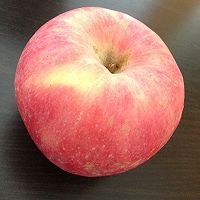 瘦身饮--苹果菠萝胡萝卜汁的做法图解1